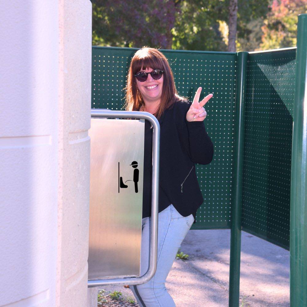 Design sans titre – femme urinoir debout Design sans titre - femme urinoir debout